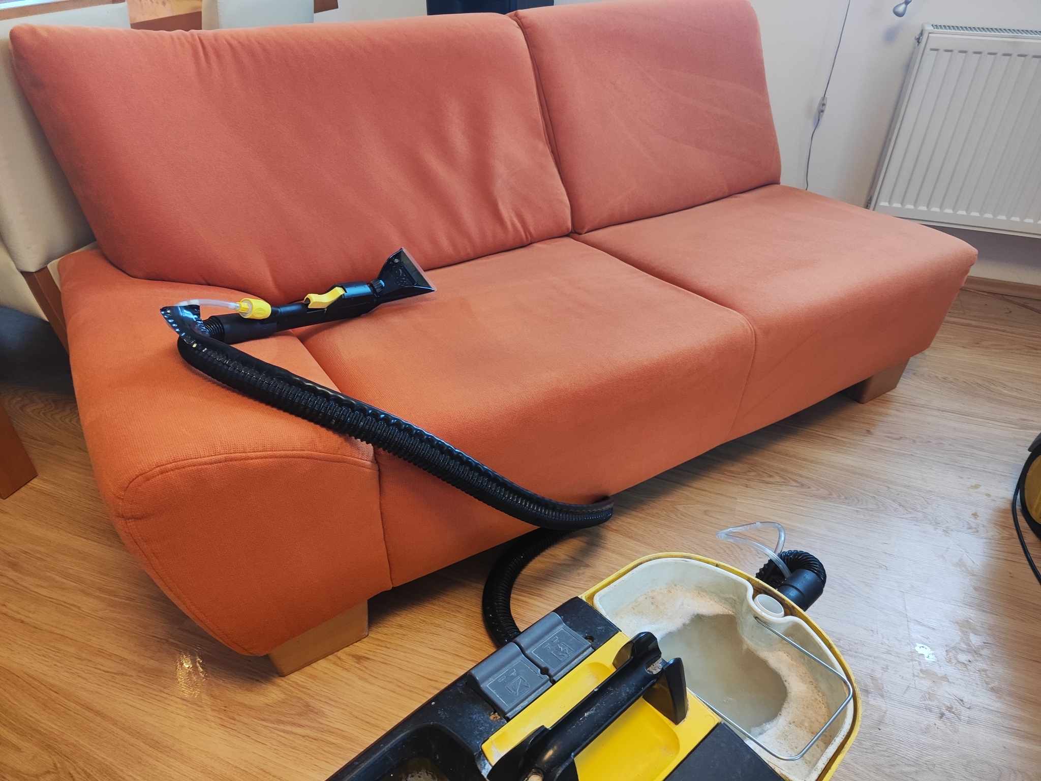 370311038_1083330179704363_7907387308275005565_n viacfázové hĺbkové tepovanie gauča